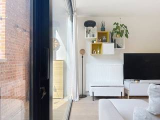 Lily Boeykensstraat 3: Energiezuinig appartement gelegen op groene site. 

Indeling als volgt: Inkomhal met vestiaire, leefruimte met open keuken en berging met aansluiting wasmachine. Badkamer met bad en douche, 2 slaapkamers, ruime dressing. Verder is er nog een aangenaam terras. 1 parkeerplaats inbegrepen in de prijs, extra parkeerplaats mogelijk om bij te huren. 

€1100 + €95
Beschikbaar vanaf 1/09