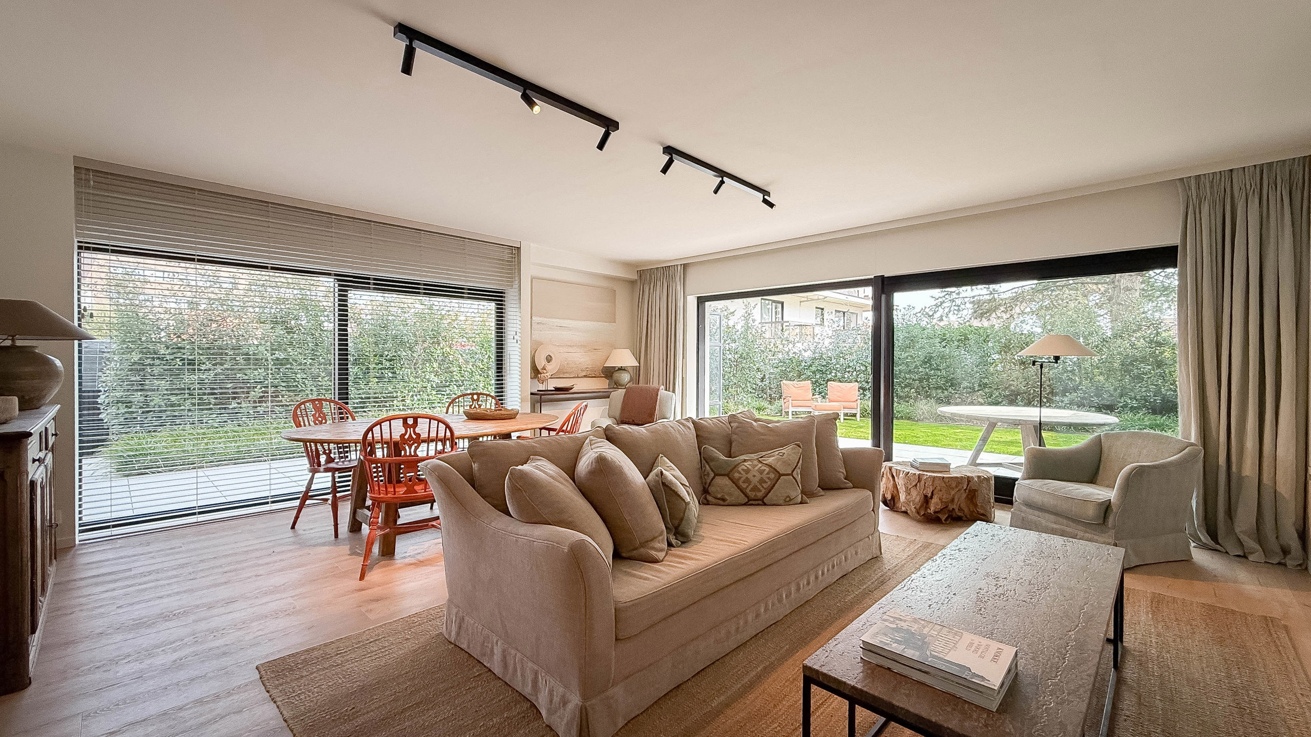 Uniek HOEKAPPARTEMENT met zonnige tuin in villaresidentie! - foto 3