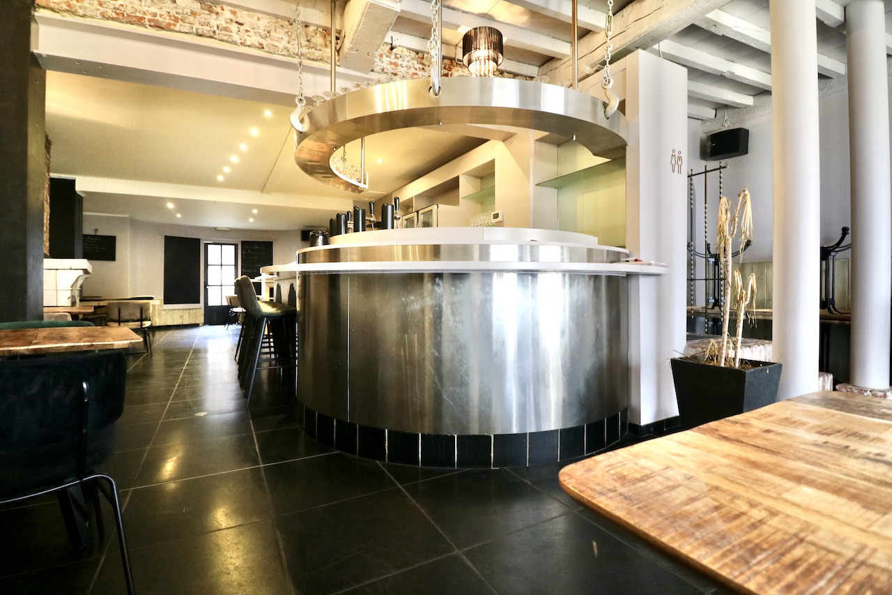 Centraal gelegen handelspand voor 1.450 EUR/mnd - foto 2