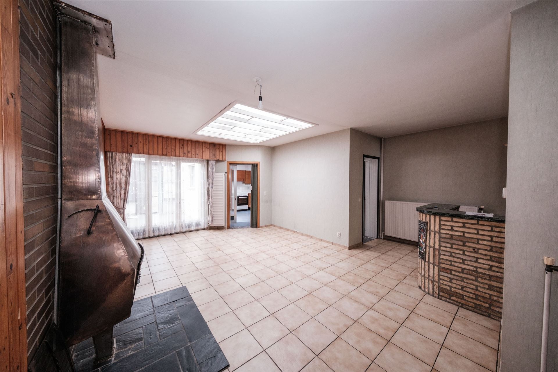 Te renoveren rijwoning met tuin en garage - foto 4