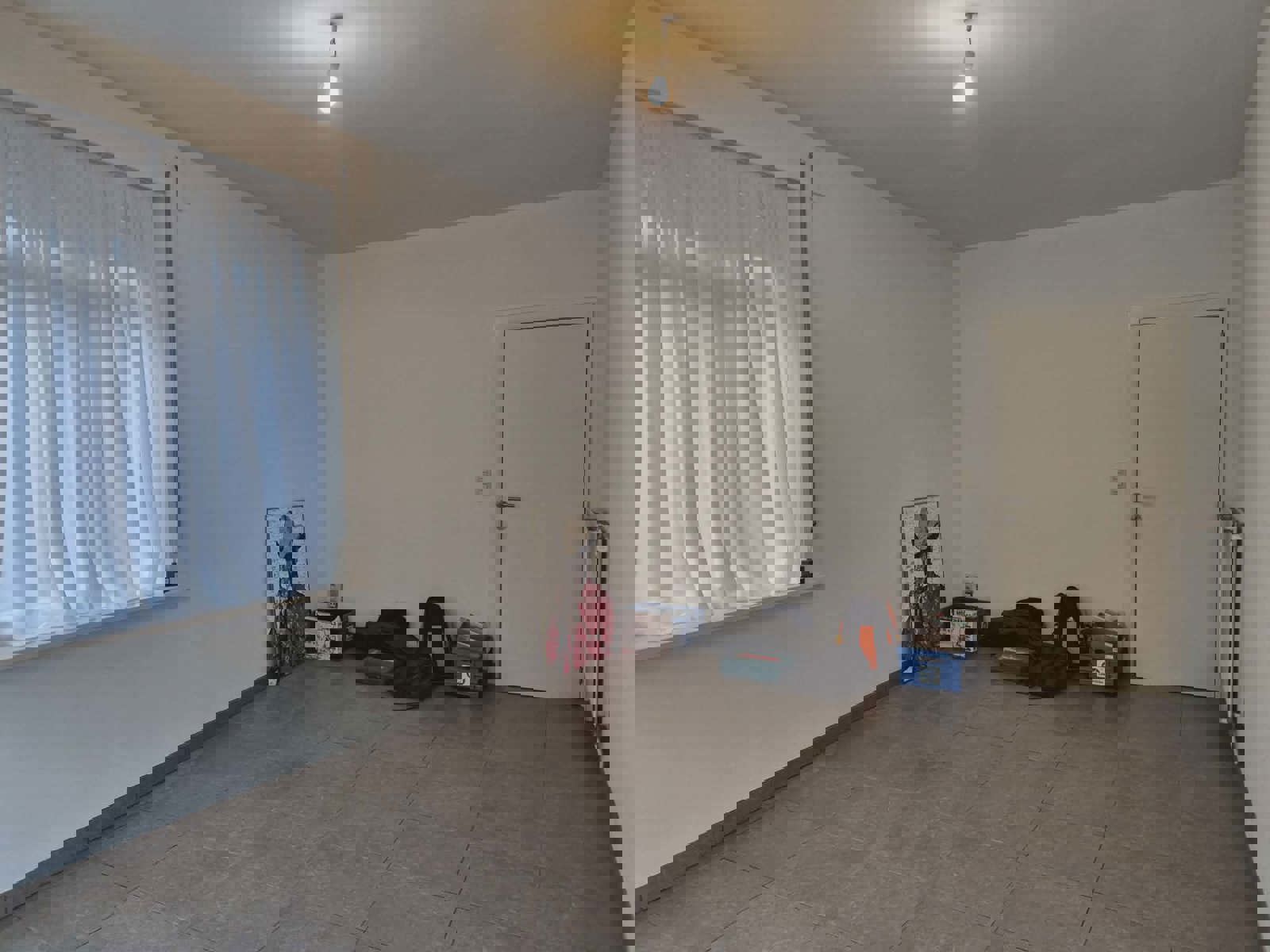 Halfopen bebouwing met 2 slaapkamers en tuin nabij centrum  - foto 3