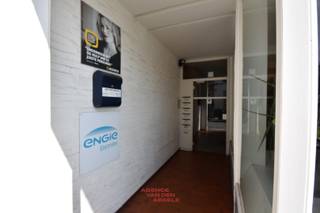 Dit exclusieve gebouw, gelegen op een schitterende locatie met uitzicht op 't Zand, biedt een unieke kans voor investeerders. Het pand bestaat uit...