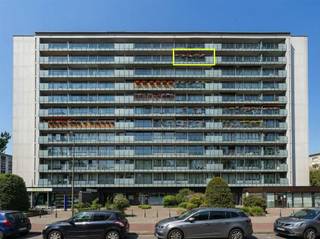 Au 11ème étage de cet immeuble à Merksem, vous bénéficiez d'une vue panoramique exceptionnelle sur Anvers. Pendant la journée, vous contemplez...