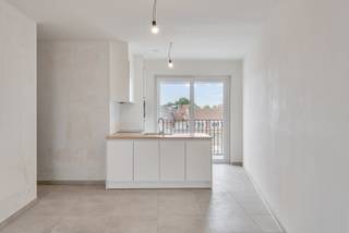 Découvrez la Residentie Gersthof, un projet unique de construction neuve au cœur d'Alost. Ces duplex et maisonnettes de luxe à haut rendement énergétique allient confort moderne et excellente situation, ce qui est idéal pour ceux qui recherchent un style de vie élégant.<br /><br />Luxe et confort !<br />Les appartements de la Residentie Gersthof ont été conçus avec le souci du détail et offrent une finition de haute qualité. Chaque appartement dispose de vastes espaces de vie, de grandes fenêtres pour profiter de la lumière naturelle et de vastes terrasses où vous pourrez admirer des vues imprenables. Choisissez un appartement ou une maison donnant sur la cour intérieure verdoyante et paysagée - calme et détente garantis.<br /><br />Durable et économe en énergie !<br />La Residentie Gersthof est construite selon les techniques les plus récentes en matière d'efficacité énergétique, afin que vous viviez non seulement confortablement, mais aussi de manière durable et orientée vers l'avenir.<br /><br />Parking souterrain et garage à vélos !<br />Le projet dispose d'un vaste parking souterrain avec beaucoup d'espace pour les voitures et les vélos. Vous bénéficiez ainsi d'une mobilité et d'une sécurité maximales.<br /><br />Pourquoi choisir la résidence Gersthof ?<br /><br />- Situation centrale au cœur d'Alost<br />- Appartements et maisons de luxe à haute efficacité énergétique<br />- Terrasses spacieuses donnant sur un environnement verdoyant<br />- Parking souterrain et local à vélos<br /><br />Vivre dans la Residentie Gersthof, c'est vivre dans le style, le confort et la tranquillité. Contactez-nous dès aujourd'hui pour plus d'informations ou pour une visite de ce projet unique.<br />Contactez Ruben au 0479/ 03 90 17 ou envoyez un courriel à ruben@cornelis-partners.be.