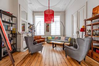 Wijk Louise / Châtelain – Op een van de meest gegeerde locaties van Brussel combineert deze zeer mooie herenwoning van ± 400 m² op een perceel van...