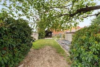 Charmante maison familiale au calme avec 4 chambres et garage.Composition : hall d’entrée, bureau/chambre, séjour convivial, cuisine équipée,...