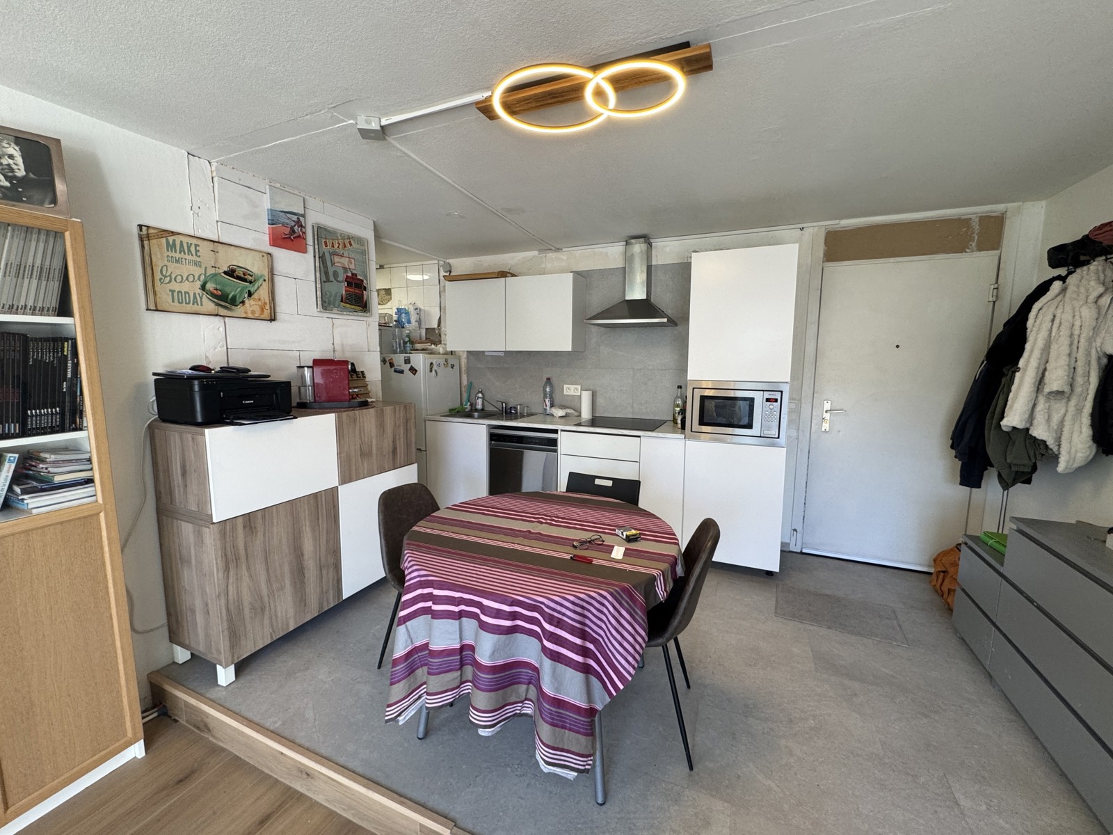 Lichtrijke studio met terras en parking in "Les Venelles" - foto 4