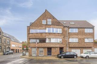 Indeling van het pand:- aparte inkom- sanitair- kitchenette- praktijkruimte- kelder/bergruimteDeze commerciële ruimte biedt...