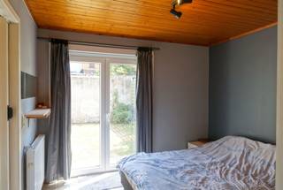 <p><span>GENT - Korenbloemstraat - Ben je op zoek naar een tof gelijkvloers appartement met tuin te huur op een toplocatie in Gent? Lees dan snel even verder.</span></p><p><span> </span></p><p><span>De voornaamste troeven:</span></p><ul><li><span>Kleinschalige residentie</span></li><li><span>Vlotte bereikbaarheid naar voornaamste in- en uitvalswegen</span></li><li><span>Aangename buitenruimte</span></li><li><span>Geen gemeenschappelijke kosten</span></li></ul><p><span> </span></p><p><span>Indeling: </span></p><p><span>Lichtrijke leefruimte met open keuken (kookplaat, dampkap, incl. aansluiting vaatwasmachine), berging, slaapkamer, badkamer uitgerust met douche, lavabo en toilet.</span></p><p><span>Aangename zonnige tuin aansluitend op de slaapkamer.</span></p><p><span> </span></p><p><span>Belangrijke informatie:</span></p><p><span>Beschikbaar vanaf: 01/11/2026. Mogelijkheid 01/10/2026 in samenspraak. Domicilie verplicht.</span></p><p><span>Energiezuinig: B-label, 177 kWh/(m² jaar). </span></p><p><span> </span></p><p><span>Interesse in dit leuke appartement? Vraag dan snel jouw bezoek aan via onze website www.axellenaerts.be!</span></p>