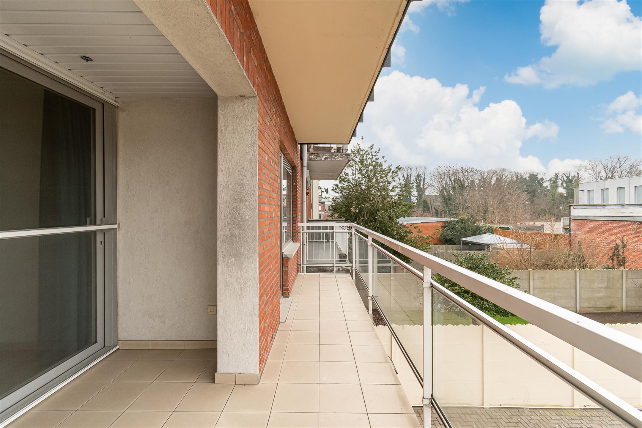 Lichtrijk en ruim 2-slpk-app.(100m²) op 1ste verdieping.  - foto 5