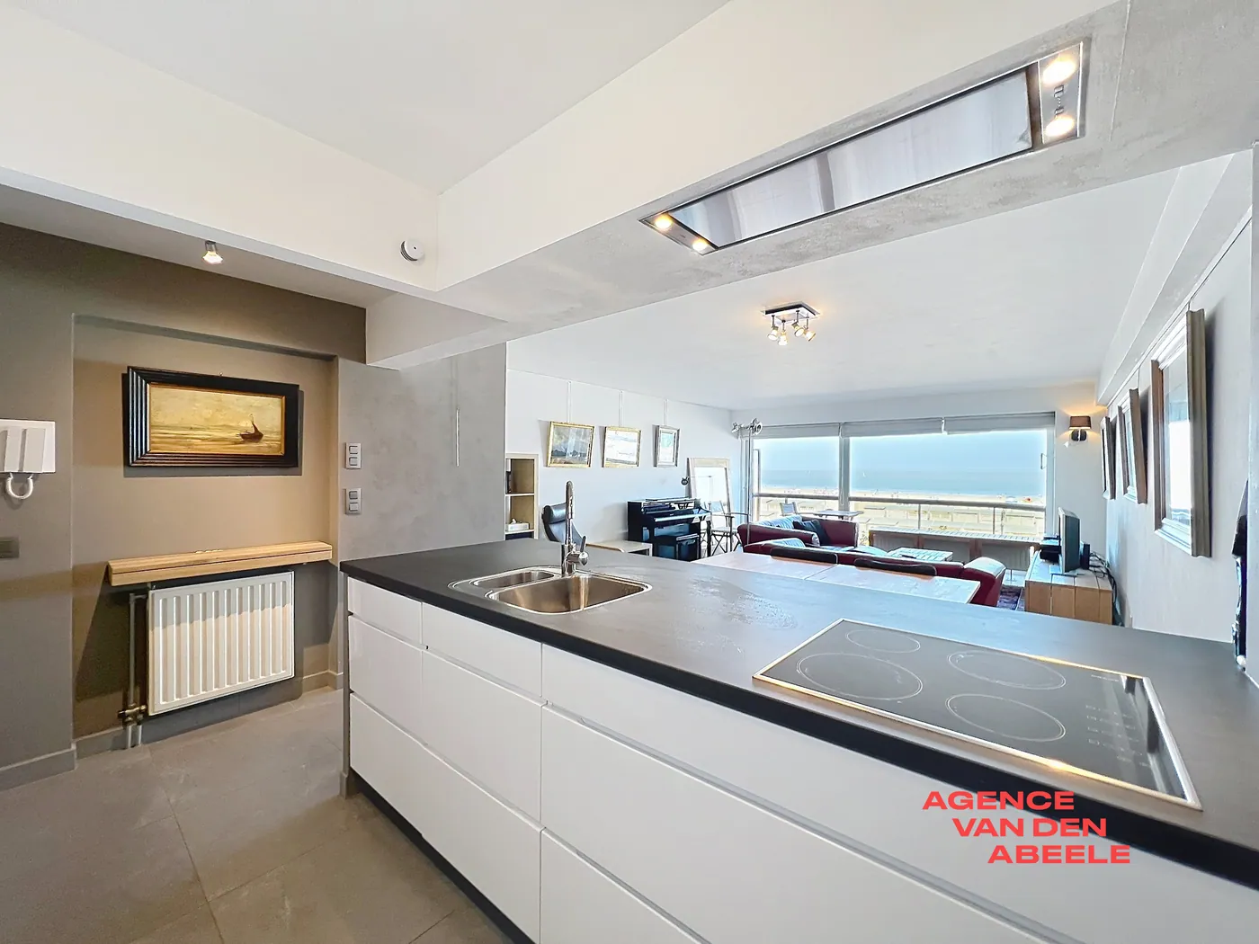 Op een topligging aan de Zeedijk in Duinbergen bevindt zich dit appartement met ongehinderd frontaal zeezicht. - foto 4
