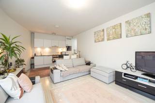 In dit appartement aan de Belgiëlei woon je op het ritme van de stad, met alles binnen handbereik. Ideaal voor starters, investeerders of wie op...