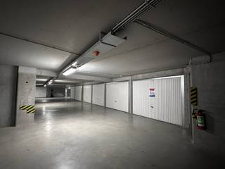 Garagecomplex Sir AnthonyHandige en gemakkelijk toegankelijke garagebox op niveau -3, gelegen in het hart van Knokke. Op slechts een steenworp...