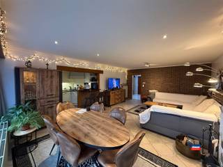 <p><span>HOBOKEN| INSTAPKLAAR APPARTEMENT MET 2 SLAAPKAMERS, TERRAS EN GARAGEBOX | EPC B |</span></p><p><span>Indeling als volgt: ruime inkomhal - twee grote slaapkamers - badkamer met douche en dubbele lavabo - toilet - schitterende woonkamer met schuifraam en open haard - halfopen, ingebouwde keuken - terras - berging.</span></p><p><span>Ruime garagebox met manuele poort is inbegrepen in de prijs.</span></p><p><span>Dit goed onderhouden appartement is gelegen op de eerste verdieping van een klein, verzorgd gebouw. </span></p><p><span>Maandelijkse kosten bedragen 40 euro (voor water en onderhoud).</span></p><p><span> </span></p><p><span>Het appartement is beschikbaar vanaf 1 oktober 2026.</span></p><p><span>Aparte meters voor gas en elektriciteit. Het appartement is geschikt voor maximum 4 personen en is bestemd om te worden gebruikt als hoofdverblijfplaats, het houden van een commerciële activiteit is dus niet toegelaten. 3 Maanden huurwaarborg zijn vereist. Indien interesse voor dit mooie appartement, graag de toegestuurde infofiche invullen. Na ontvangst van de ingevulde infofiche zal de dossierbeheerder u contacteren om verder af te spreken.</span></p><p><span> </span></p>