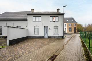 This charming house in need of renovation is located in a quiet street, within walking distance of the town centre, schools and public transport.On...