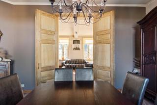 Op een uitstekende commerciële ligging langs de Brusselsesteenweg, in het centrum van Zemst, bevindt zich deze karaktervolle en...