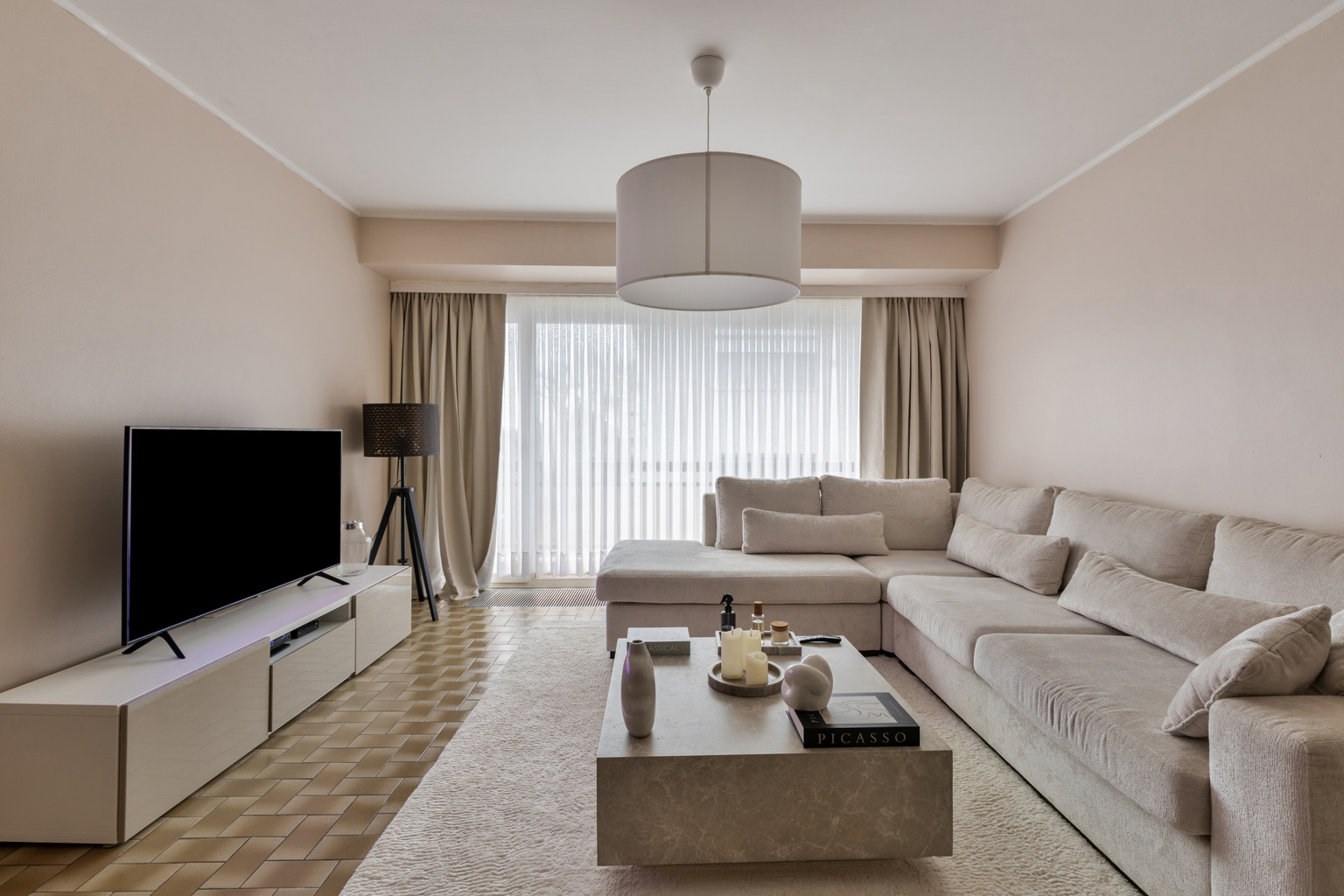 Instapklaar 2 slaapkamer appartement op 1ste verdieping - foto 2