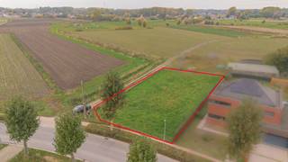 <p><span>LANDELIJK GELEGEN PERCEEL BOUWGROND VOOR OPEN BEBOUWING.</span></p><p><span>Dit mooi perceel bouwgrond is gelegen in een bijzonder landelijke omgeving langsheen de Moerplas te Puurs.</span></p><p><span>De nabijheid van de N16 en A12 verzekert een vlotte bereikbaarheid.</span></p><p><span> </span></p><p><span>Het perceel heeft een breedte van 20 meter en biedt de mogelijkheid tot het bouwen van een ruime open bebouwing met een mooie gevelbreedte.</span></p><p><span>Vanuit de tuin geniet u van prachtige verzichten op de achtergelegen weides en velden.</span></p><p><span>Deze bouwgrond maakt deel uit van een verkaveling van 3 loten. Het perceel betreft lot 1 aan de linkerzijde. </span></p><p><span>Een extra troef is dat bijkomende woningbouw langs de linkerzijde niet meer mogelijk is en de mooie uitzichten gegarandeerd zijn.</span></p><p><span>Bijkomende inlichtingen en de verkavelingsvoorschriften zijn beschikbaar op aanvraag.</span></p>