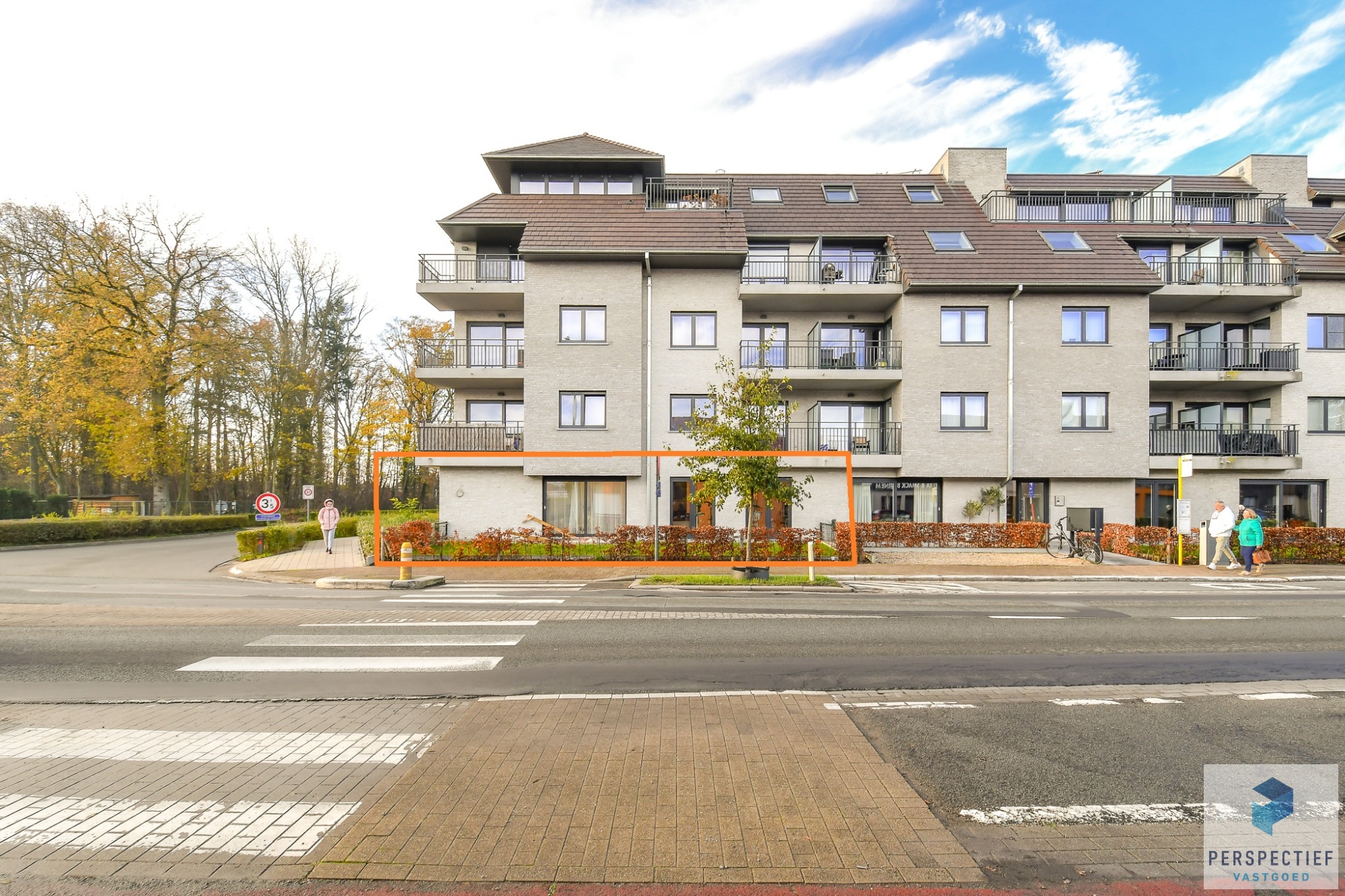 Strategisch gelegen handelsgelijkvloers op een zichtlocatie - foto 5