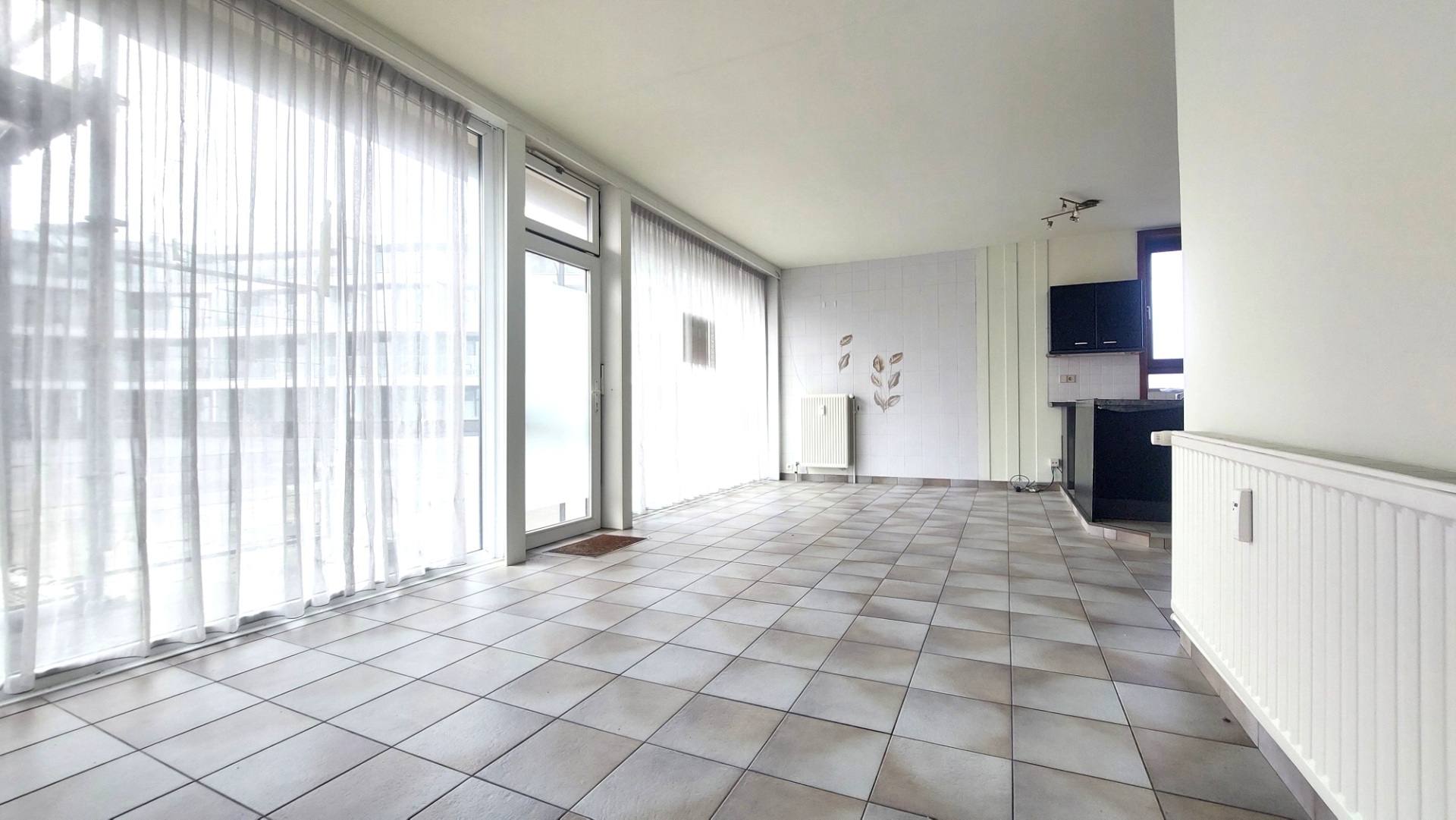 Gelijkvloers studio met slaaphoek te Bredene - photo 2