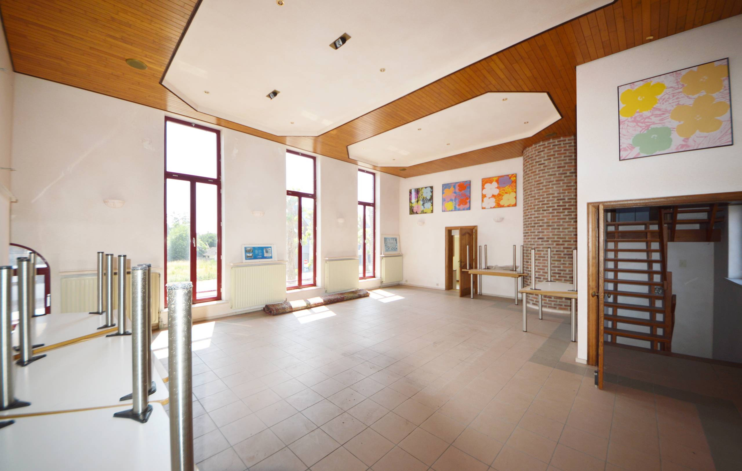 Uniek commercieel gebouw te huur in hartje Herzele – voormalig brouwerijpand met karakter en ruimte - foto 3