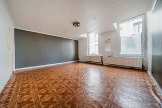 Information & visits: 02 315 51 71Molenbeek-Saint-Jean - Close to the “Tour & Taxis” site, on a one-way street, We Invest offers a building...