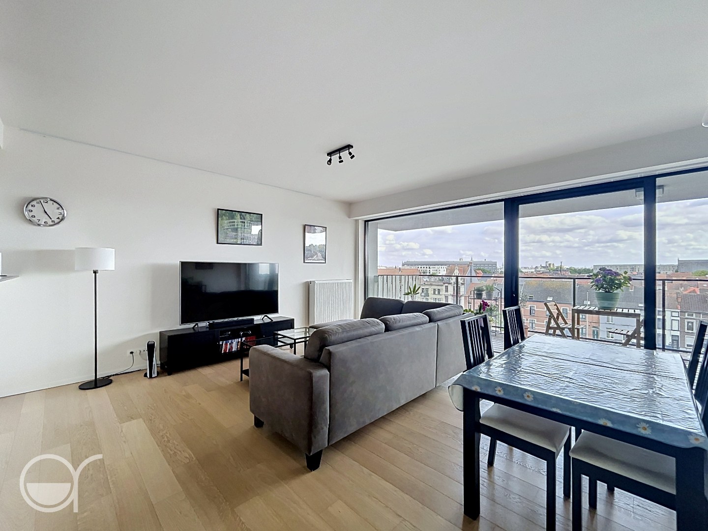 Lichtrijk appartement met 2 slaapkamers - foto 1