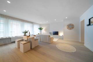 Instapklaar, energiezuinig en centraal gelegen: stijlvol gerenoveerd appartement in hartje Kortrijk!Dit prachtig gerenoveerde gelijkvloers...