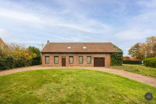 In het groene en rustige Schriek ontdek je deze op te frissen landelijke hoeve met een royale tuin en polyvalente ruimte. Deze woning combineert...