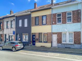 Een welgelegen en energiezuinige woning (EPC: C) met 2 slaapkamers en zuid georiënteerd terras/tuin.Gelegen nabij alle faciliteiten.Elektrische...