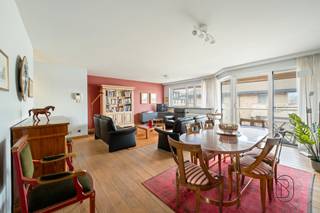 Ruim en verzorgd appartement met 3 slaapkamers, terras, garage en lift, gelegen in een aangename en vlot bereikbare omgeving. Dit...