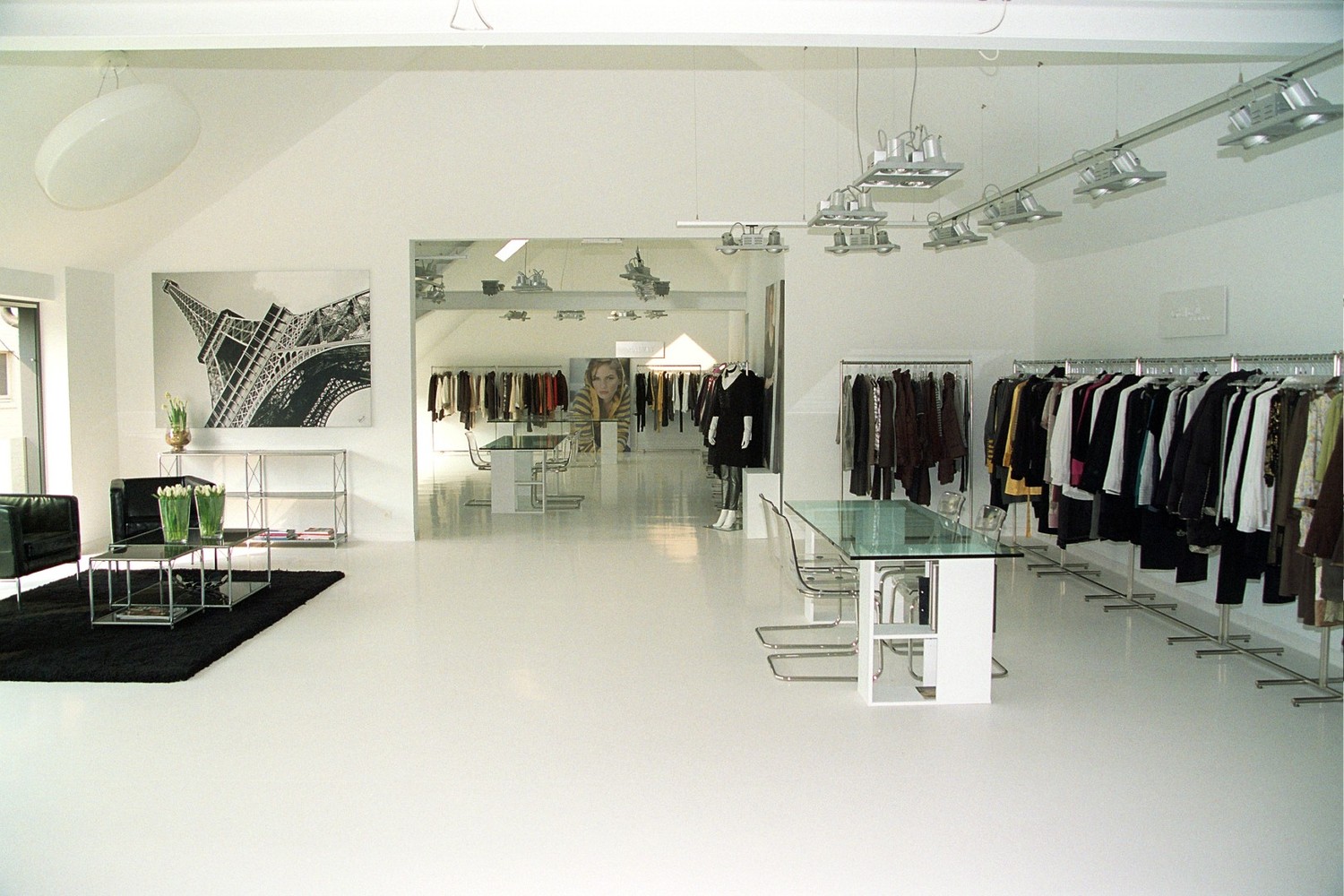 Instapklaar en polyvalent handelspand met 2 handelsruimten en ruim appartement - foto 4