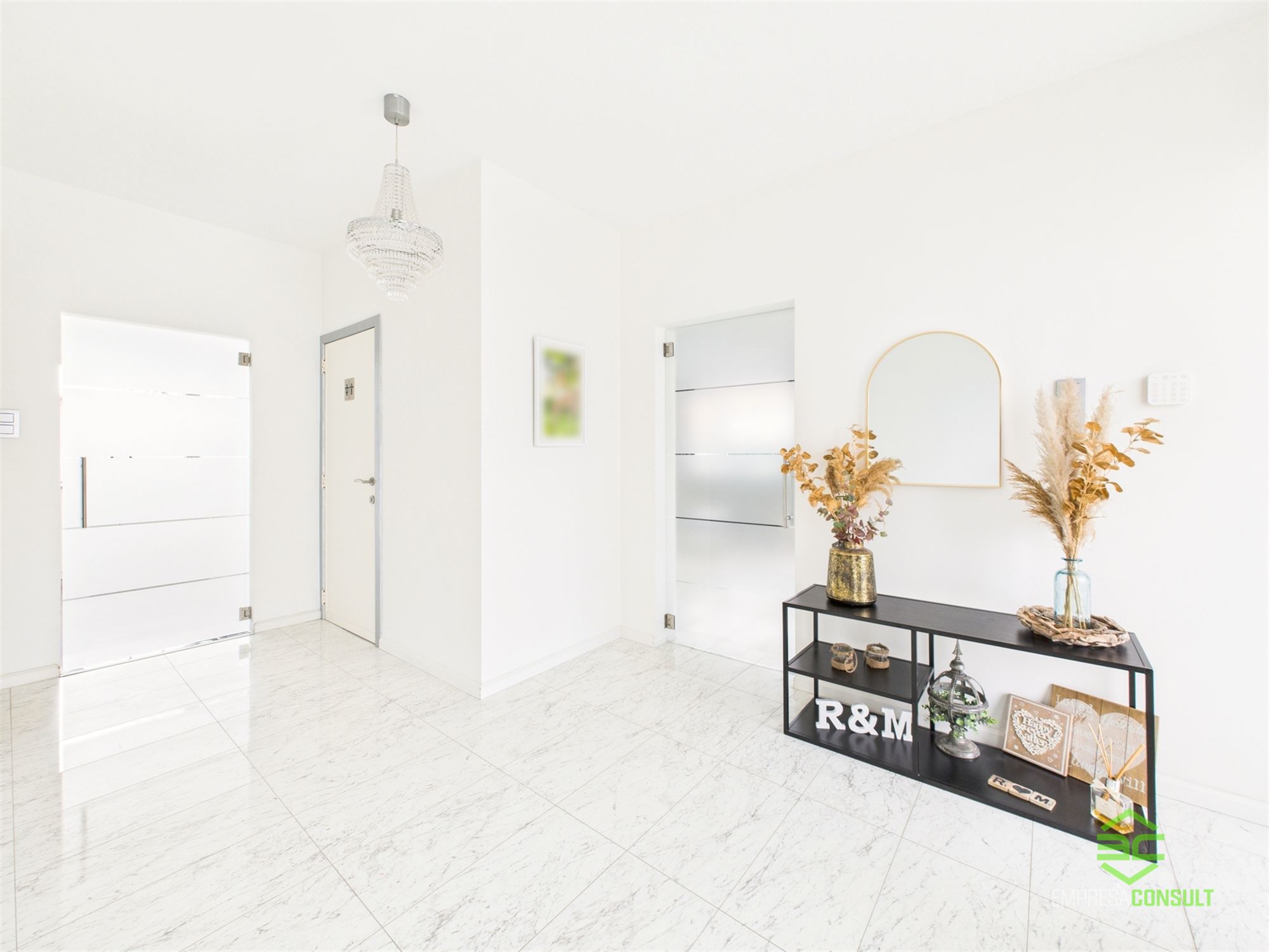 Instapklare gezinswoning met 6slpk en grote aparte garage! - foto 5