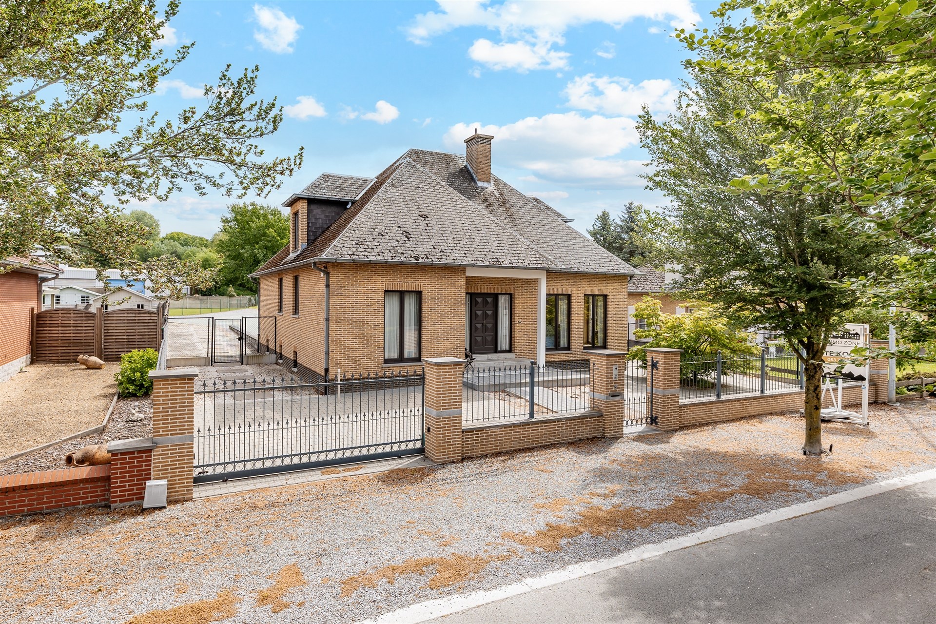 House for sale in Erembodegem with 3 bedrooms - photo 2