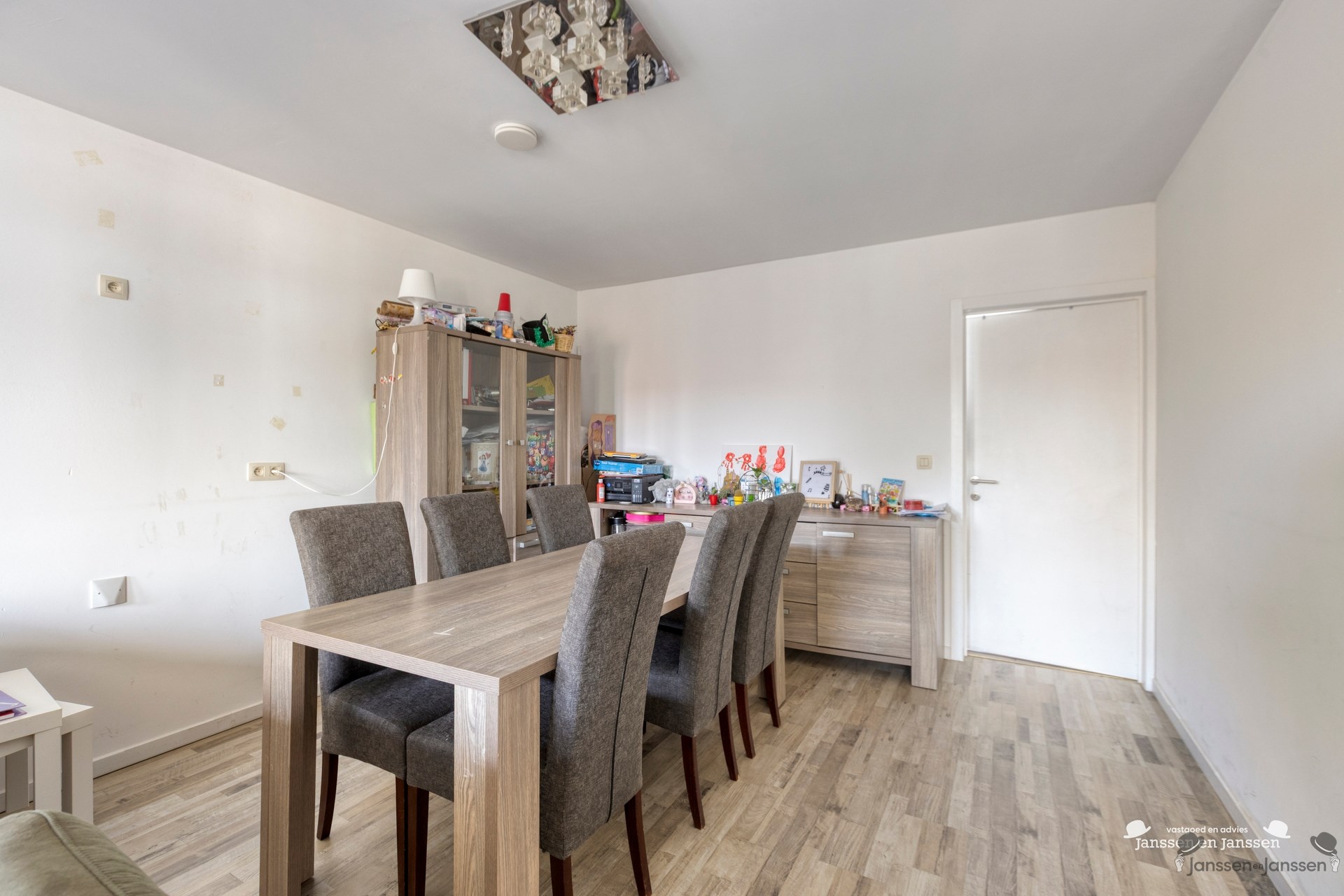 Praktisch duplexappartement met 2 slaapkamers en overdekt terras in het centrum van Leopoldsburg - foto 4
