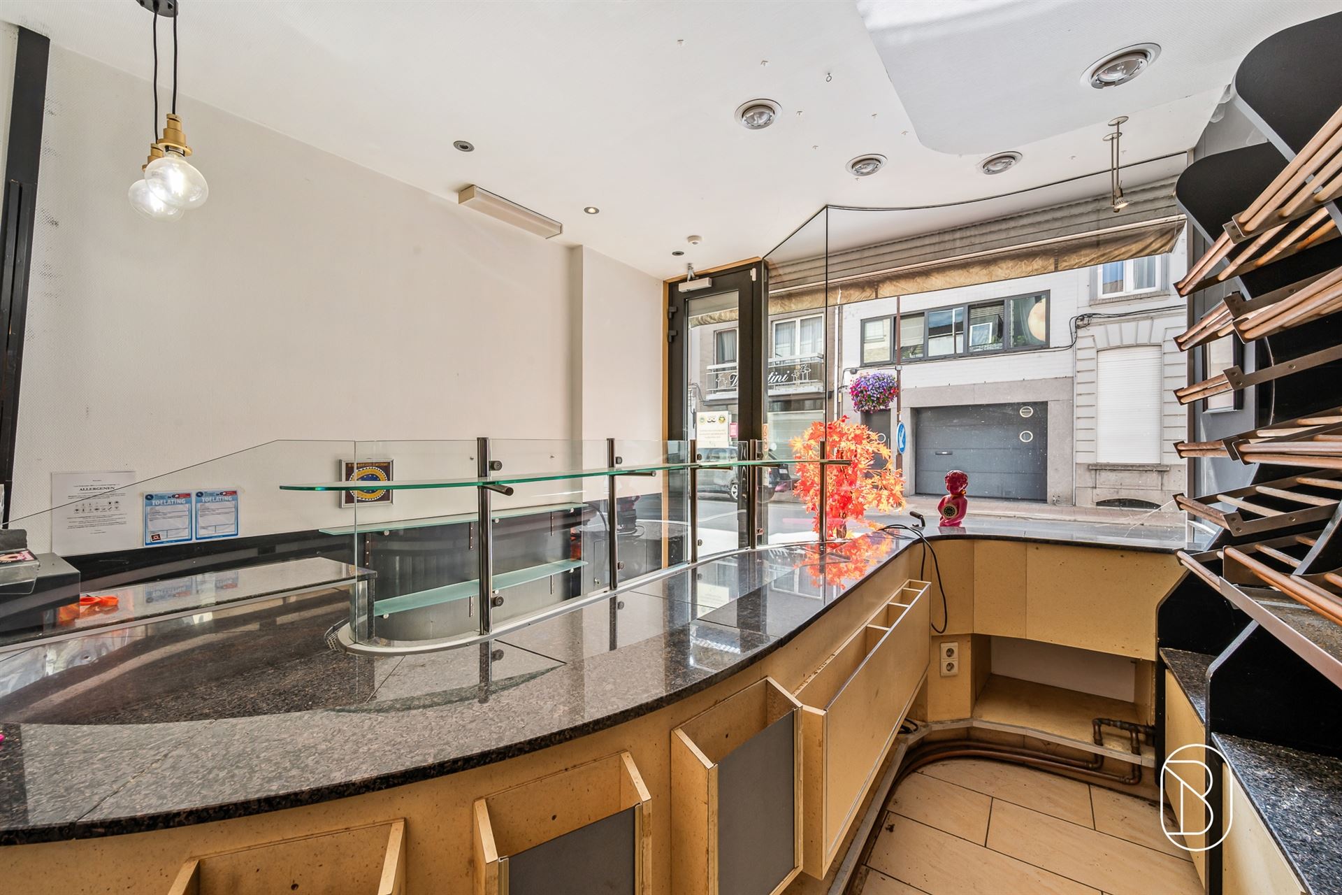 Voormalige bakkerij met woonst, garage, tuin en potentieel - foto 4