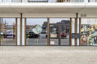 In an excellent location opposite the station of Aalter is this ground floor commercial property of 87 m². Thanks to the large windows and...