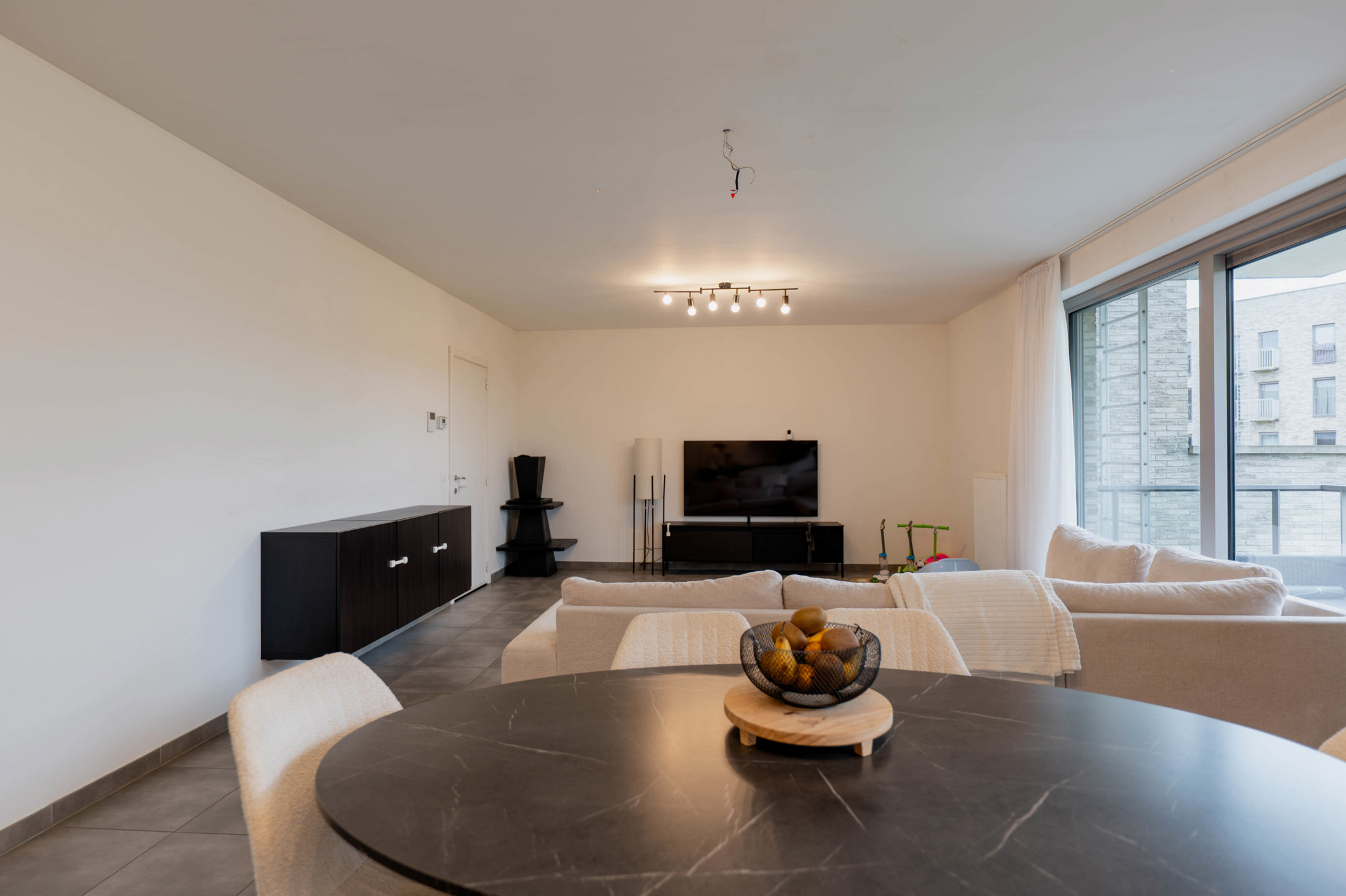 Lichtrijk 1-slaapkamerappartement met terras en groen uitzicht - foto 4