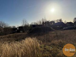 RESSEGEM - Mooie bouwgrond geschikt voor gesloten bebouwing in landelijke omgeving!Deze grond biedt u een oppervlakte van 2a26ca en treft u in het...