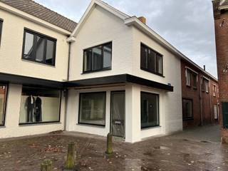 Winkelpand van circa 90 m² gelegen op een toplocatie in het centrum van Baarle.Het winkelpand is op korte termijn beschikbaar...