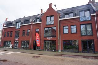 Prachtig afgewerkt duplexappartement van circa 90 m² op de bovenste verdieping van residentie Kapelhof in Baarle-Hertog, met eigen parkeerplaats...