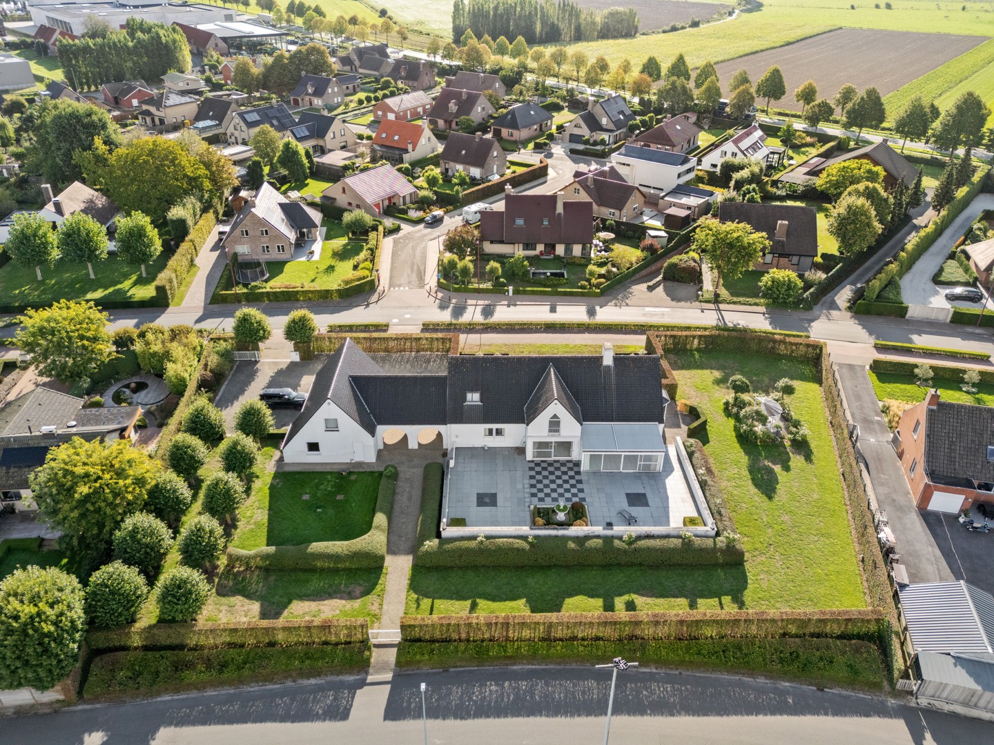 Karaktervolle, statige villa op een riant perceel van 2.928 m² met centrale ligging - foto 4