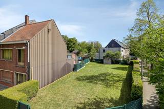 Terrain unique pour un bâtiment mitoyen dans la célèbre Hogekouterstraat à Mariakerke. Ce terrain offre l'équilibre parfait entre la proximité...