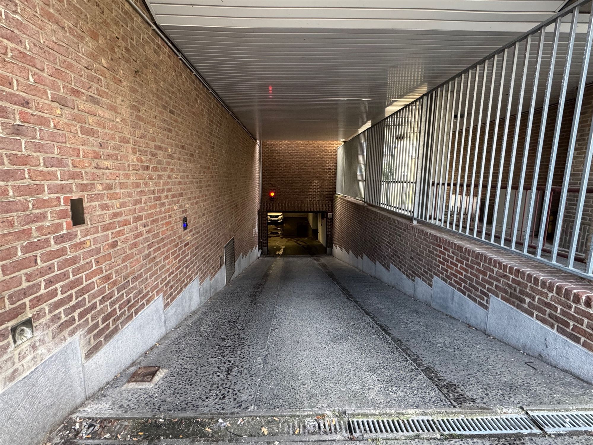 €ces emplacements souterrains sont situés dans la rue Alfred, au centre d'Alost Il y a actuellement 10 emplacements à louer 70 /mois par emplacement