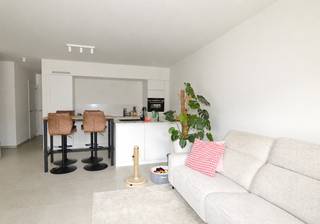 Nieuwbouwappartement in Boortmeerbeek, ideaal gelegen nabij scholen, winkels en met uitstekende verbindingen naar Leuven, Mechelen en de E19 richting Antwerpen en Brussel. <br />Het appartement is beschikbaar vanaf 01/12/2026.<br /><br />Indeling:<br />Inkomhal<br />Woonruimte met volledig uitgeruste keuken, voorzien van een combi-oven, vaatwasser en koelkast.<br />2 Slaapkamers<br />Badkamer met een inloopdouche en dubbele lavabo, apart toilet<br />Berging met aansluiting voor wasmachine<br />Kelder, autostaanplaats en fietsenberging inbegrepen.<br />Terras<br /><br />Extra's:<br />Kosten algemene delen: 90 euro/maand.<br />De appartementen zijn voorzien van vloerverwarming/koeling via een warmtepomp, zonnepanelen en een ventilatiesysteem D.<br /><br />Voor meer informatie of om een bezoek te regelen, neem contact op via info@immovos.be