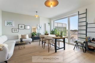 Welkom in dit aangename appartement op de 6e verdieping van de iconische K-Tower, waar stijlvol wonen en comfort hand in hand gaan.Dit instapklare...