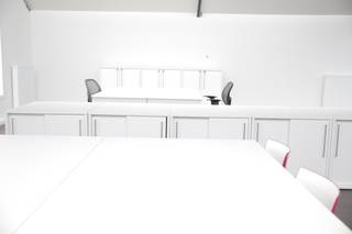 In bedrijvencentrum Intraxie te Roeselare-Rumbeke bevindt zich dit instapklaar kantoor van ca. 40m².De ideale coworking-locatie waarbij u een...