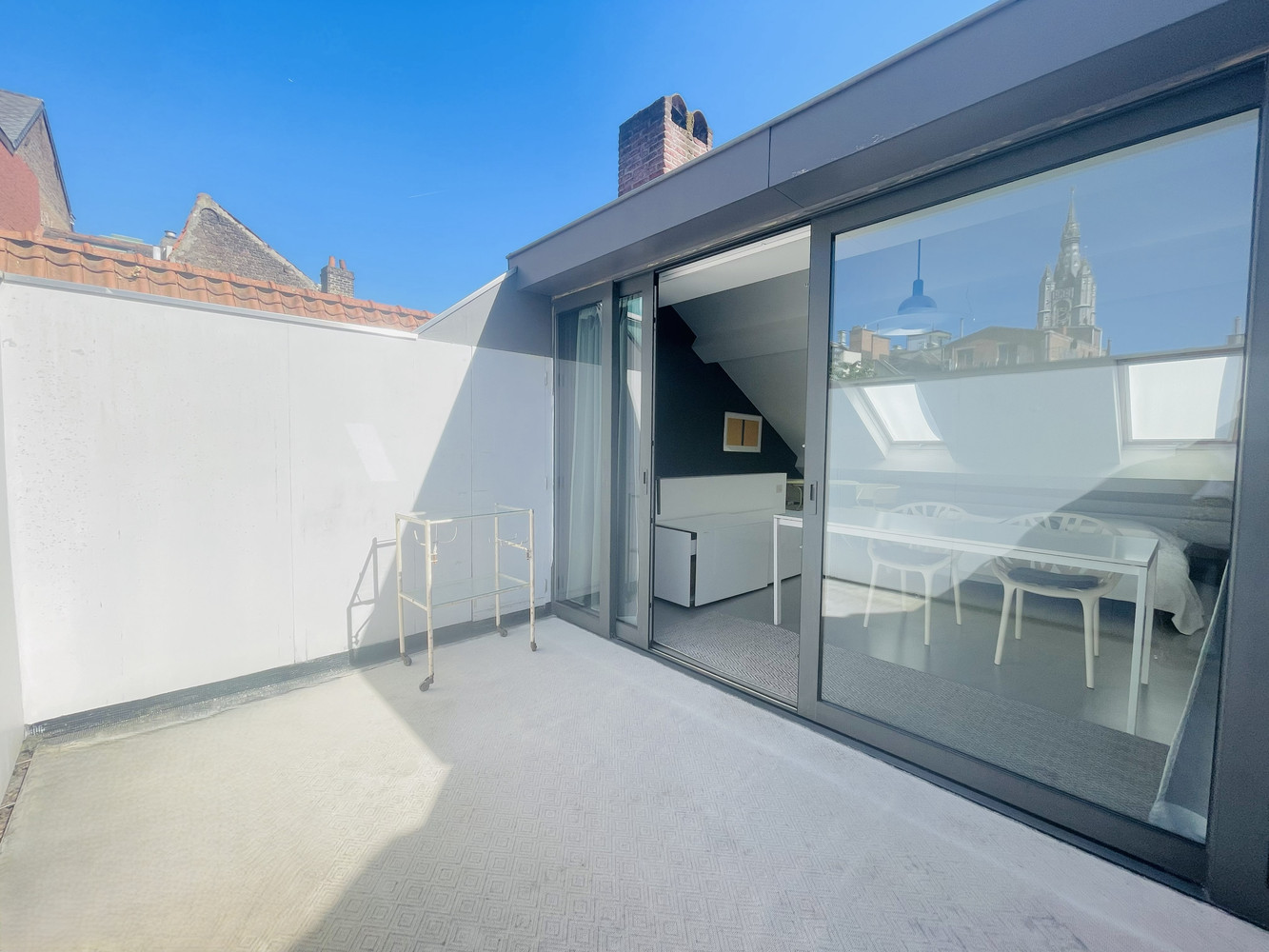 Gemeubeld appt. met zonnig terras in historische hart van Gent, vlakbij Belfort/Vrijdagsmarkt. - foto 1