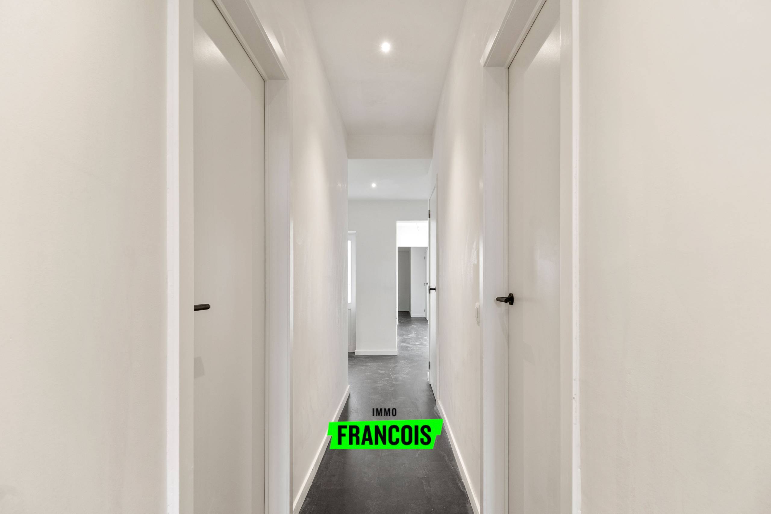 Royaal, gerenoveerd drieslaapkamer appartement te Brugge - foto 3