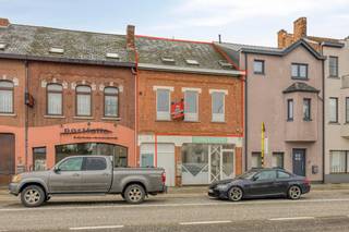 Dit instapklare duplexappartement met drie slaapkamers is uitstekend gelegen aan de Diestersteenweg, op wandelafstand van winkels, openbaar...
